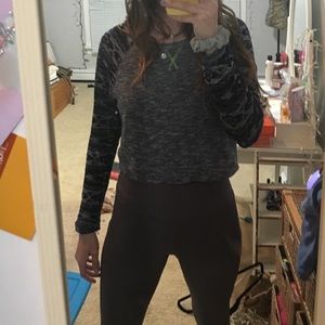 Cute cropped sweater -L